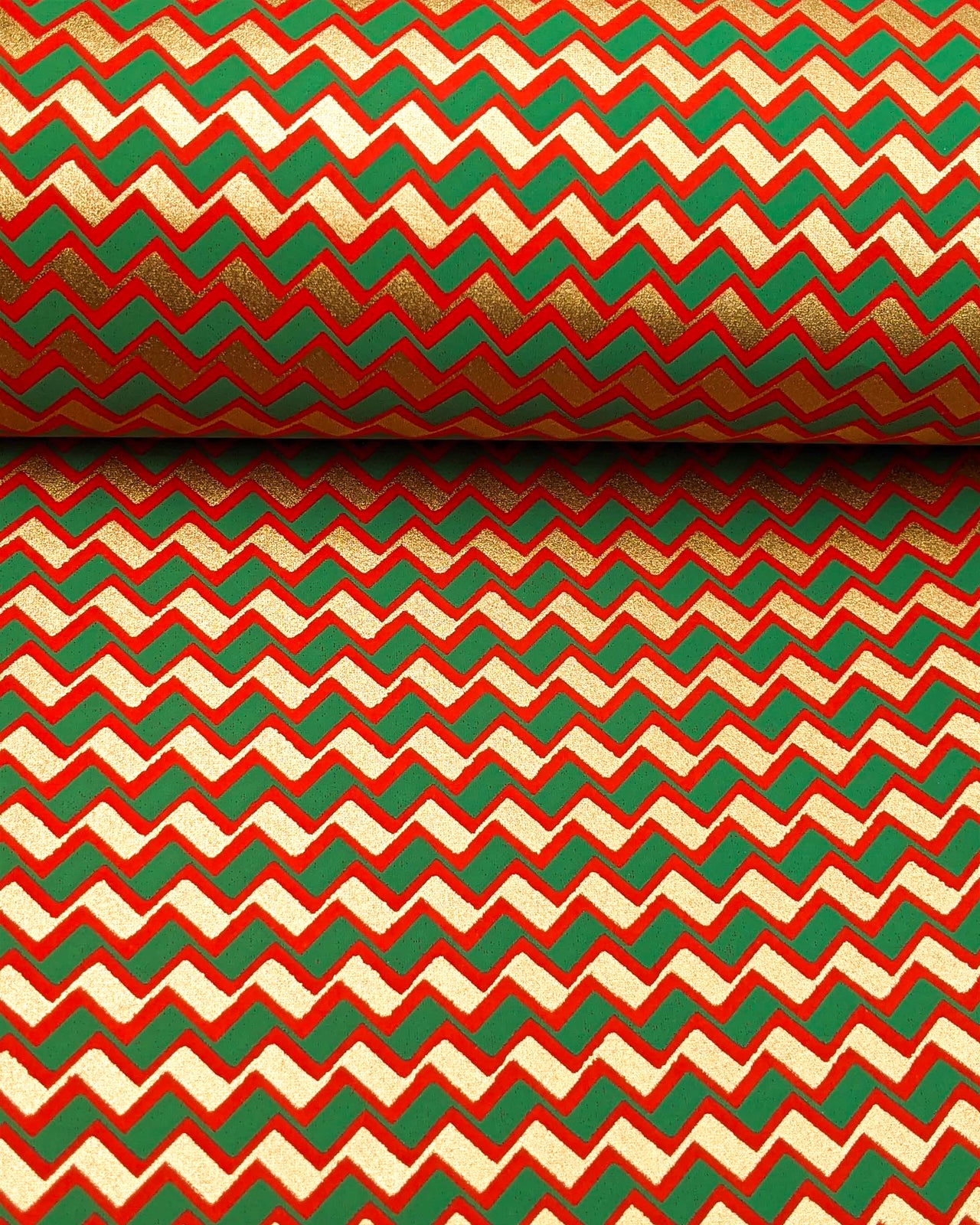 0626 Red, Green, & Gold Zig Zags