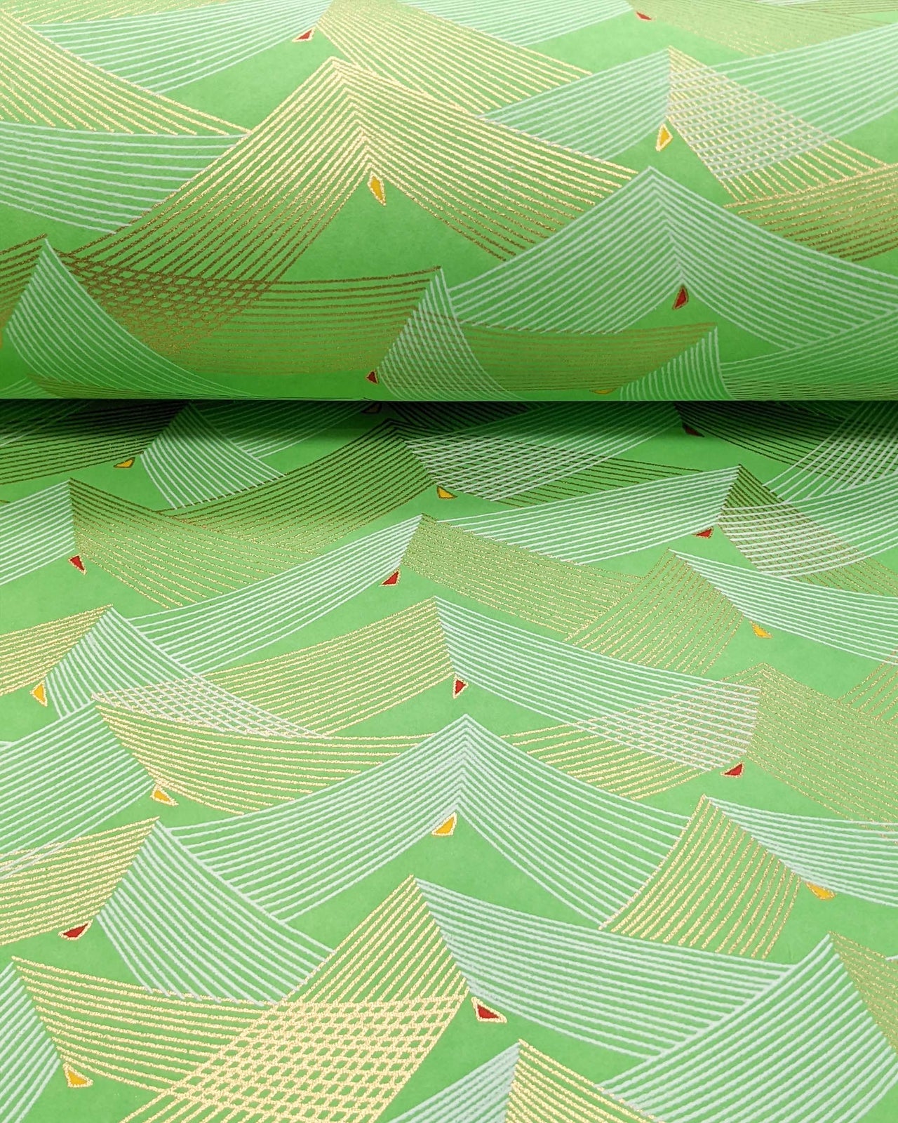 0803 Gold & White Triangles on Green