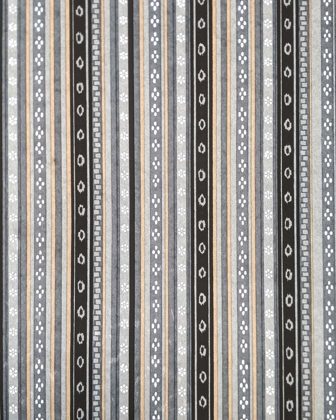 0963 Gray Stripe Design