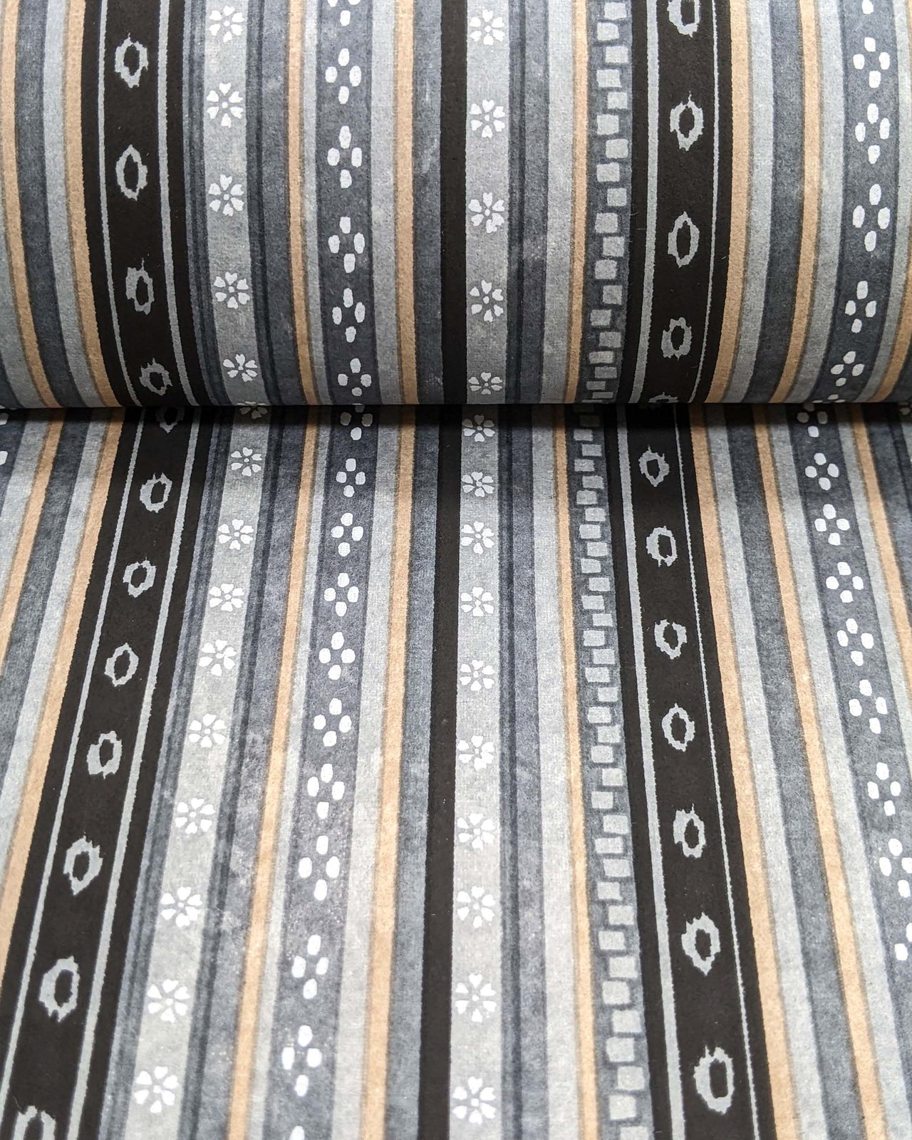 0963 Gray Stripe Design