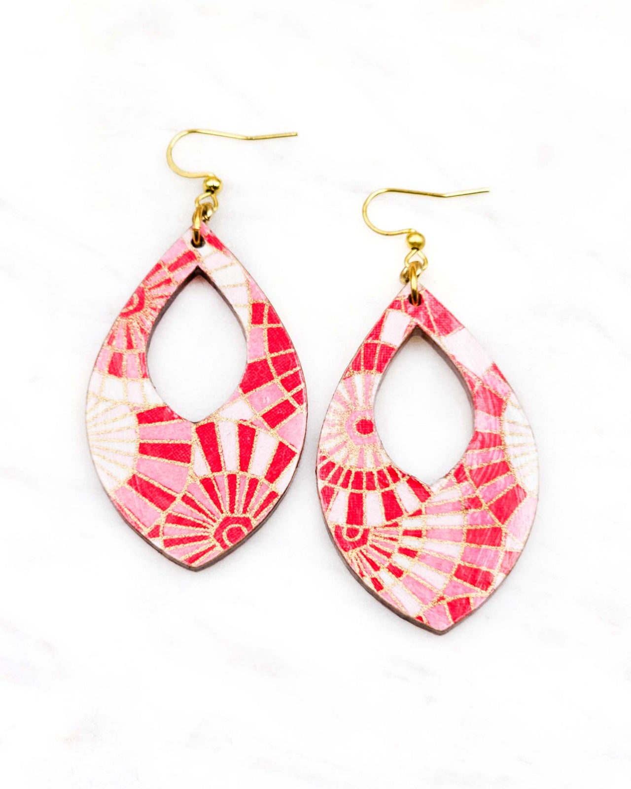 (M) Hollow Pointed Teardrop Earrings