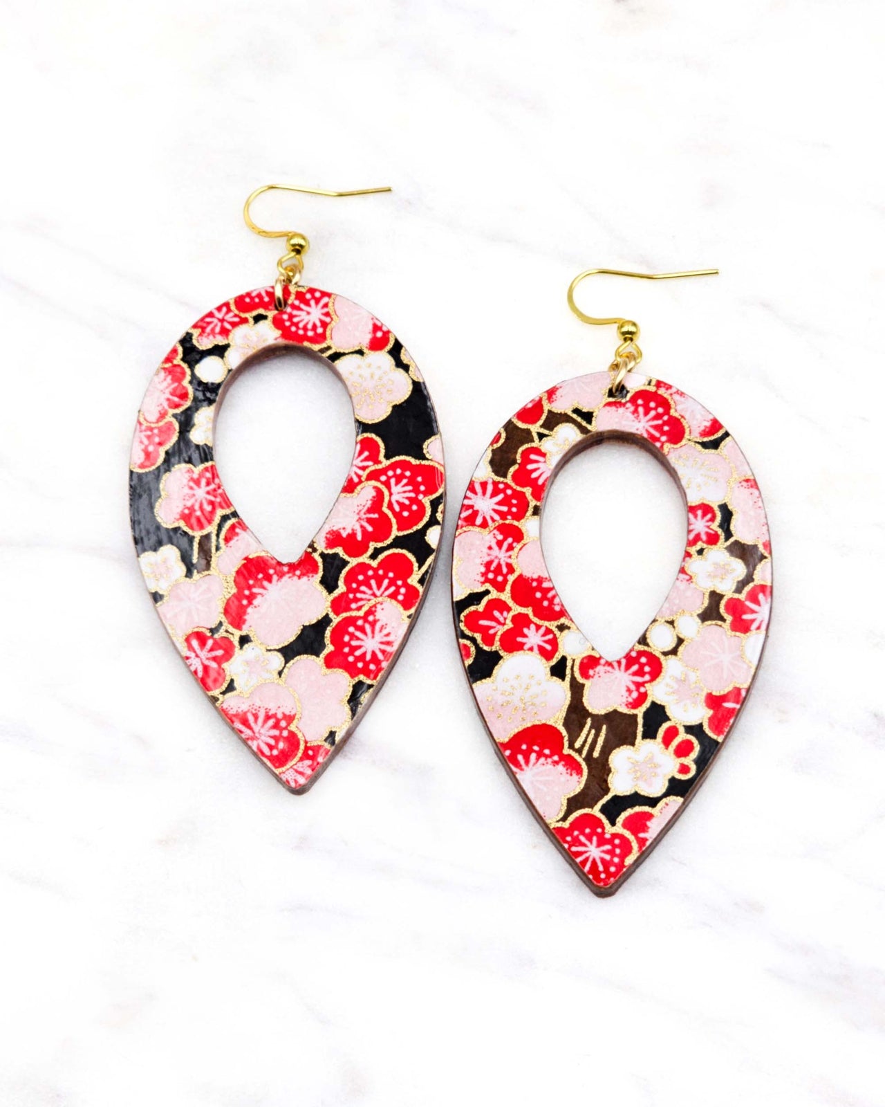 (L) Reverse Hollow Pointed Teardrop Earrings