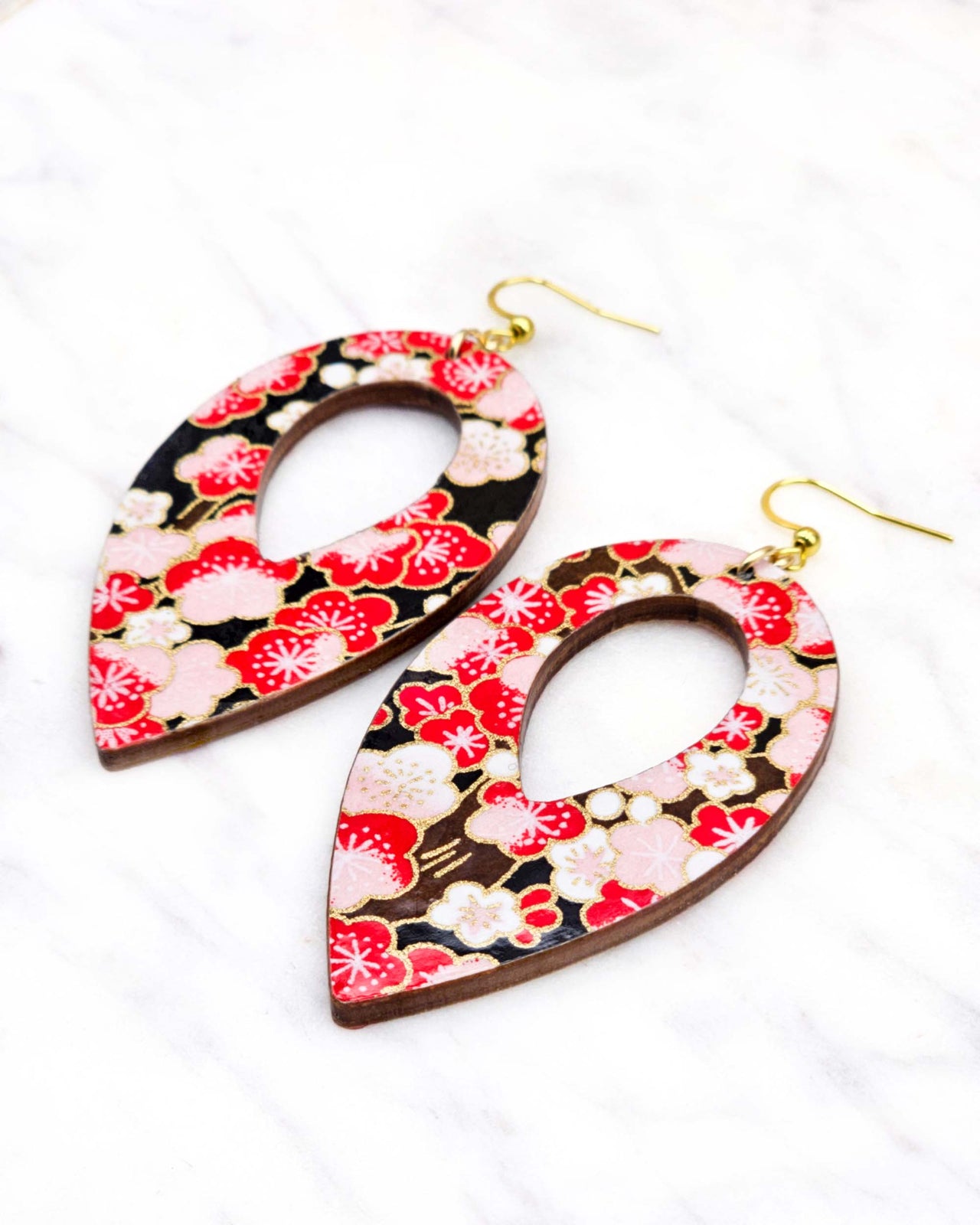 (L) Reverse Hollow Pointed Teardrop Earrings