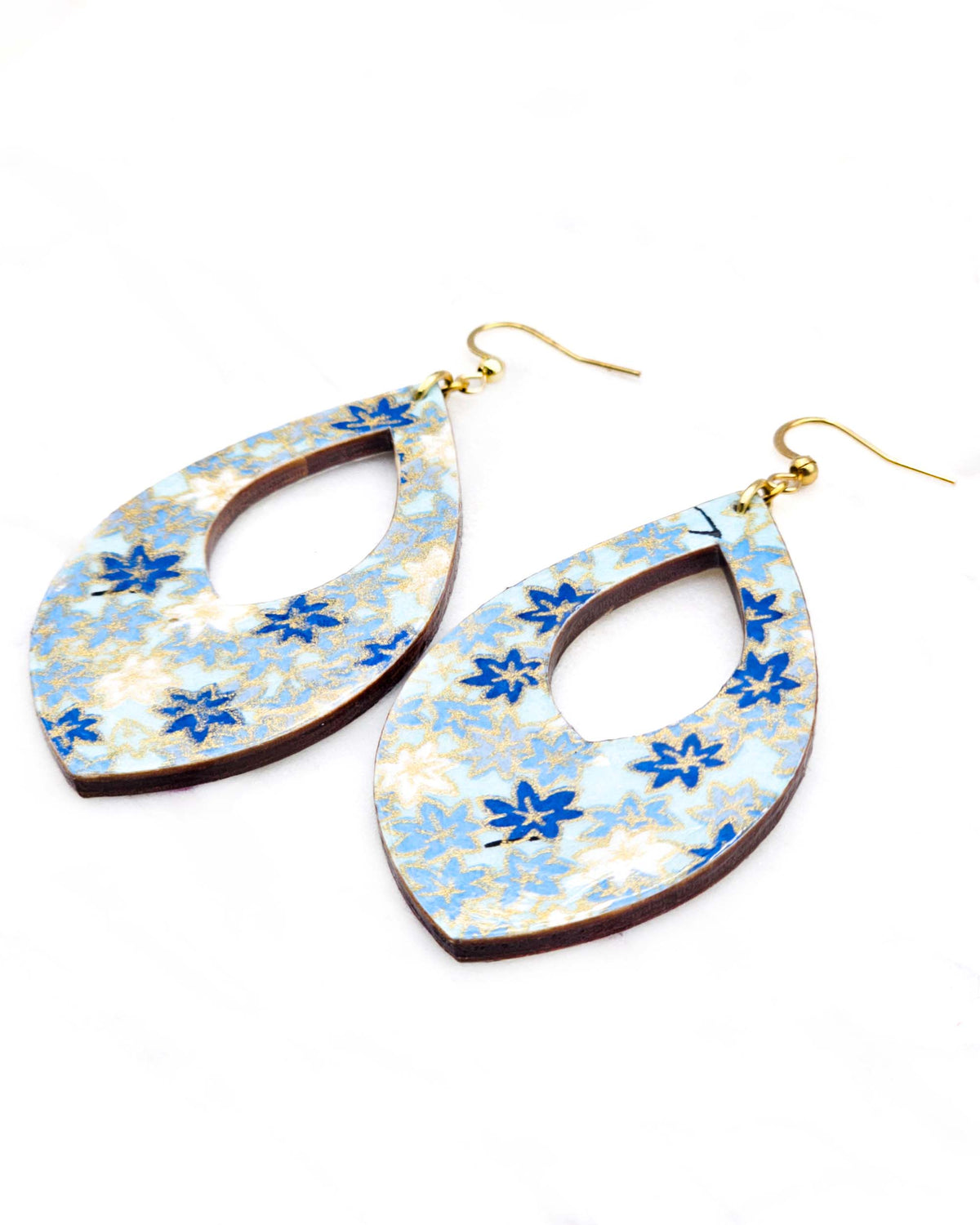 Large wooden hollow pointed teardrop shaped earrings featuring small blue and white momiji (maple leaves) on a light blue background with metallic gold details.
