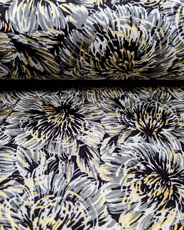 0139 Black & Gray Chrysanthemums
