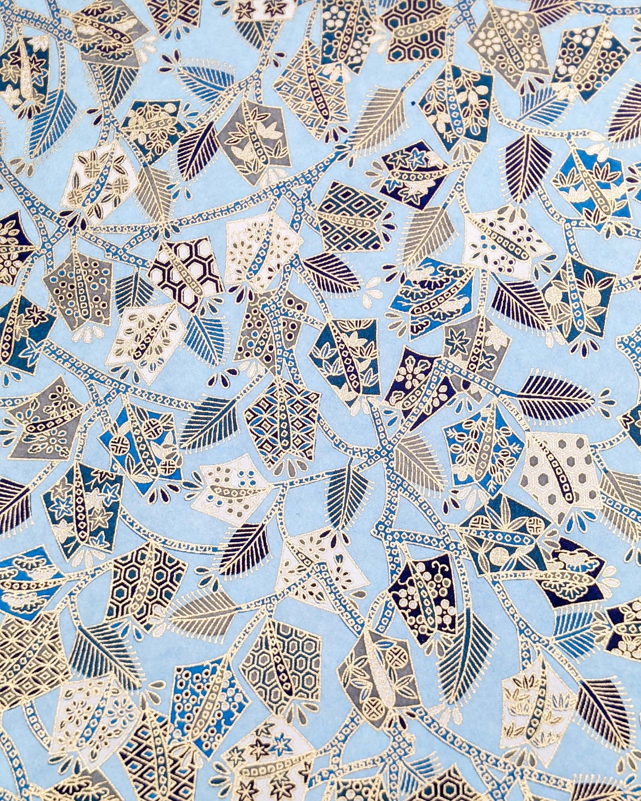 0279 Patterned Leaves on Blue