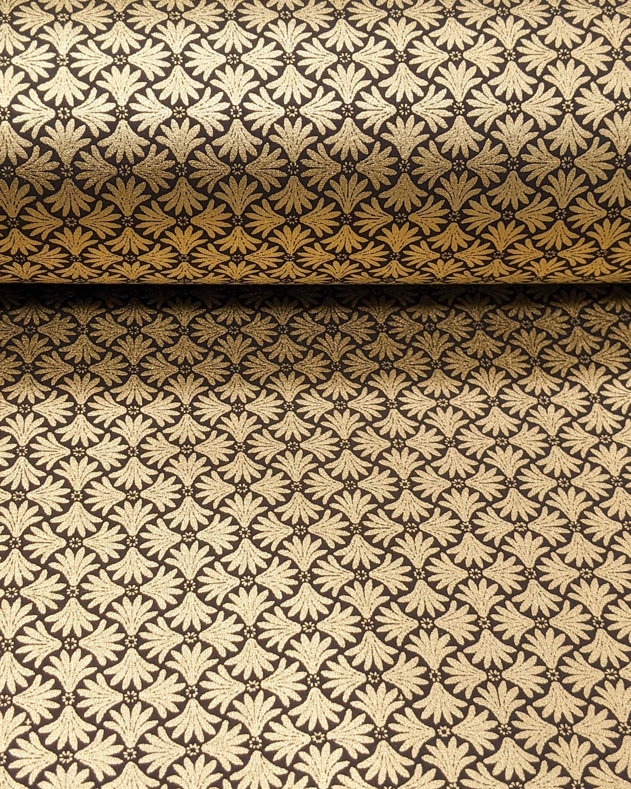 0282 Gold Geometric Pattern on Black