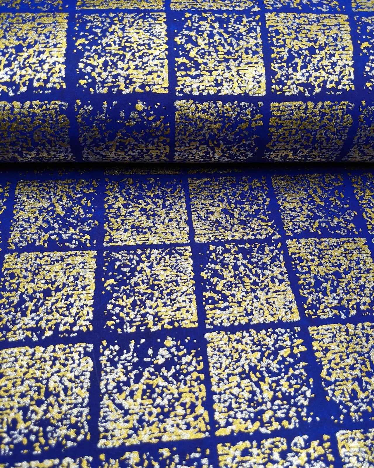 0370 Silver & Gold Squares on Blue