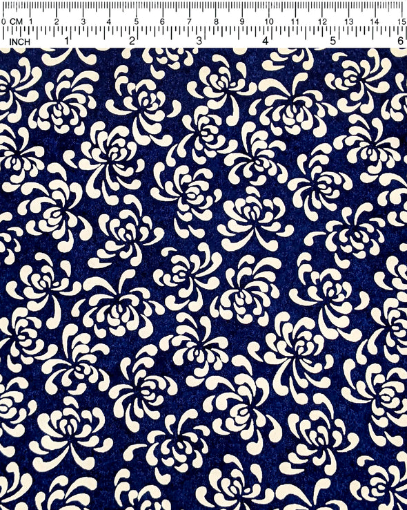 0588 White Chrysanthemums on Blue