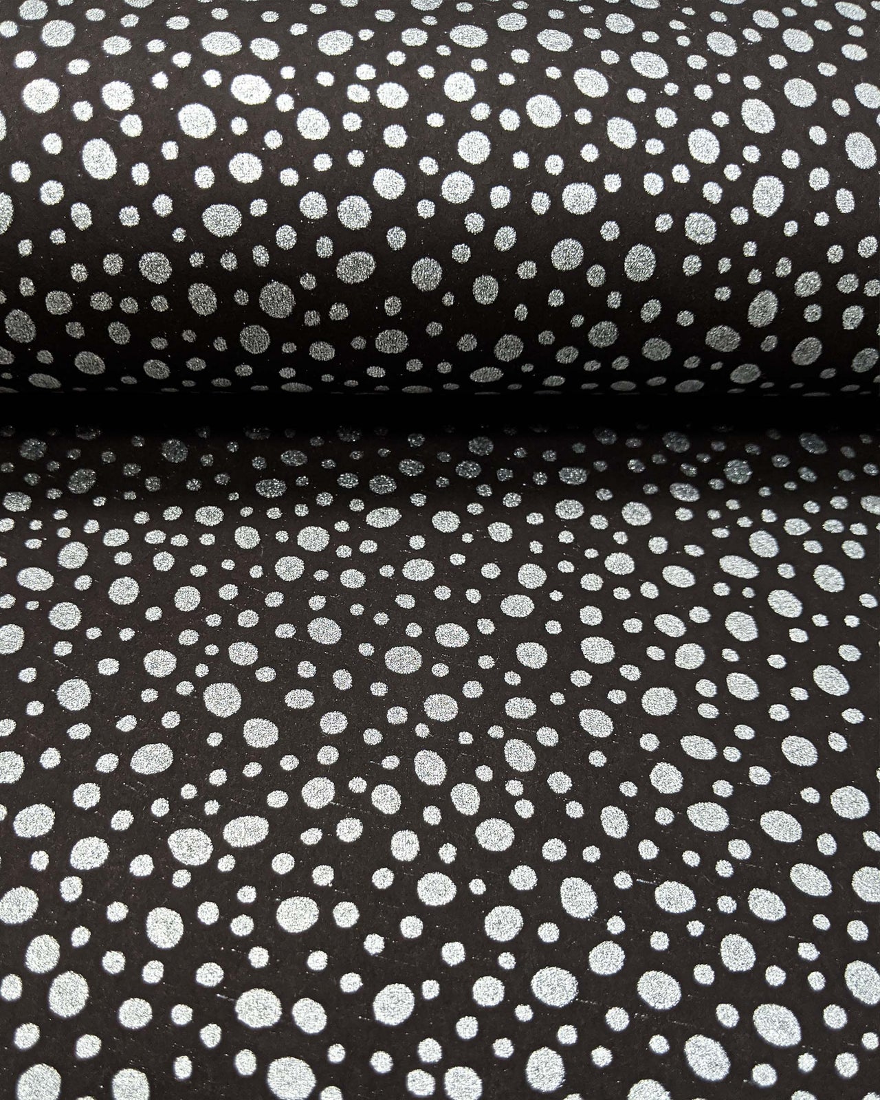 0675 Silver Dots on Black