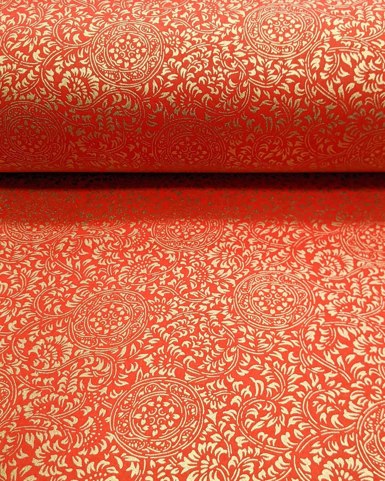 0789 Gold Filigree Circles on Red