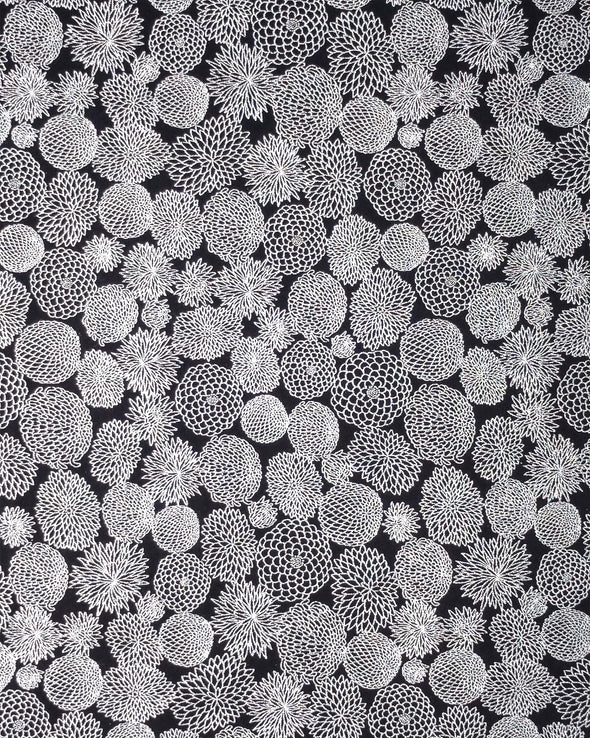 0790 Small Silver Chrysanthemums on Black