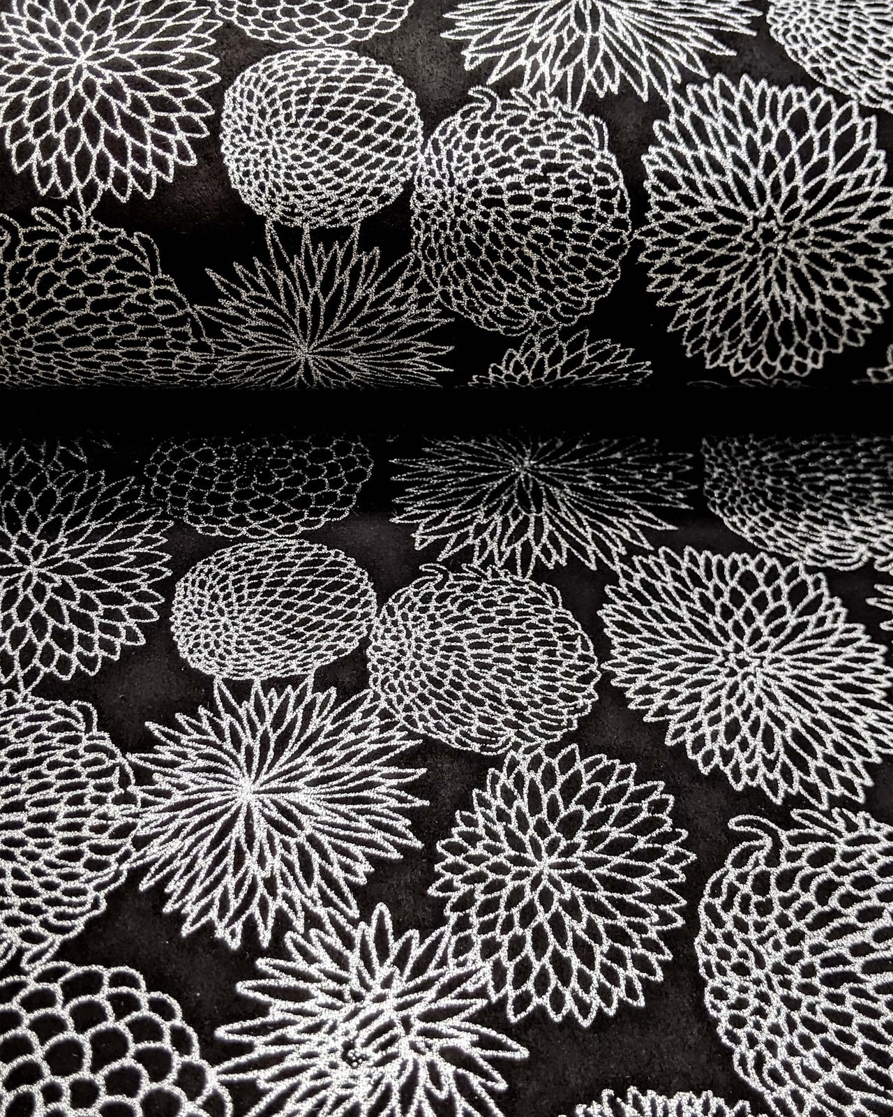 0909 Large Silver Chrysanthemums on Black