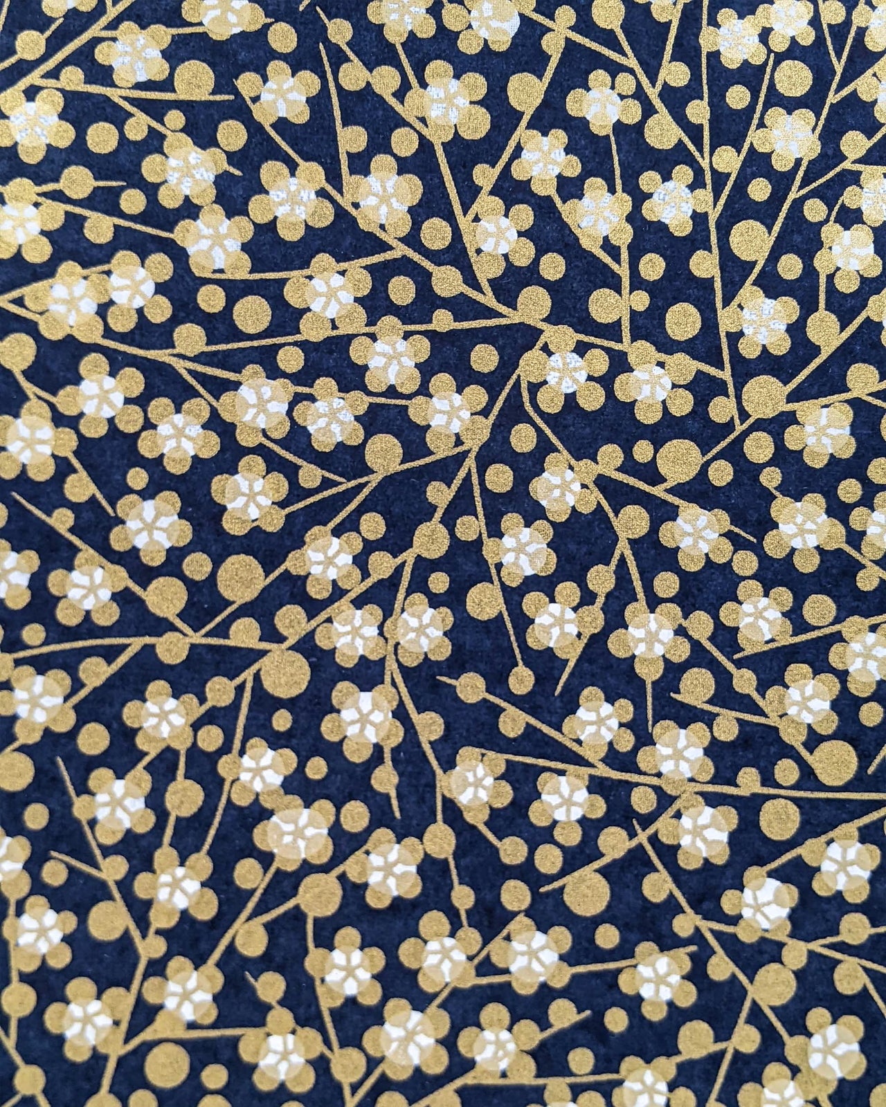 0962 Gold & White Round Blossoms on Dark Blue